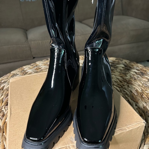 Lattelier Black Patent Leather Women's Lug Sole Boots - Picture 3 of 7